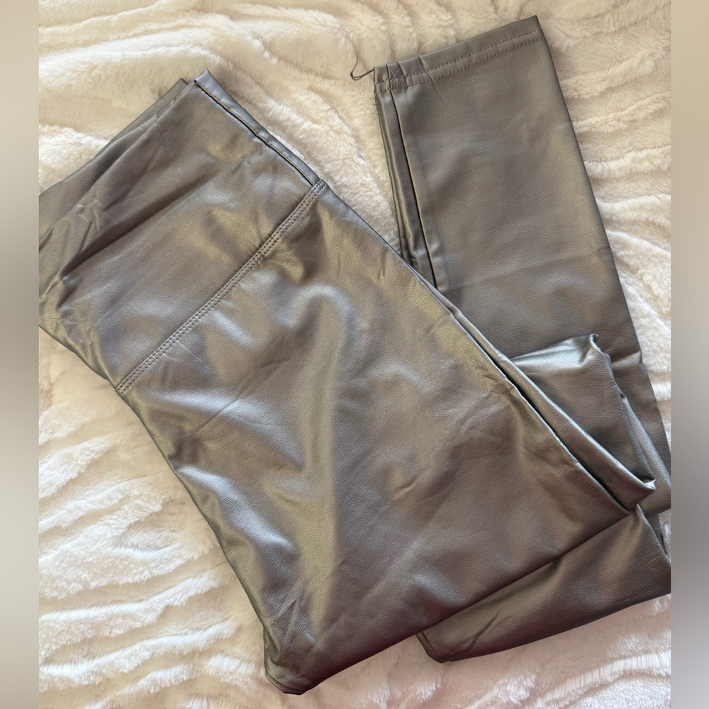 P170- Women's Metallic Gray Leggings